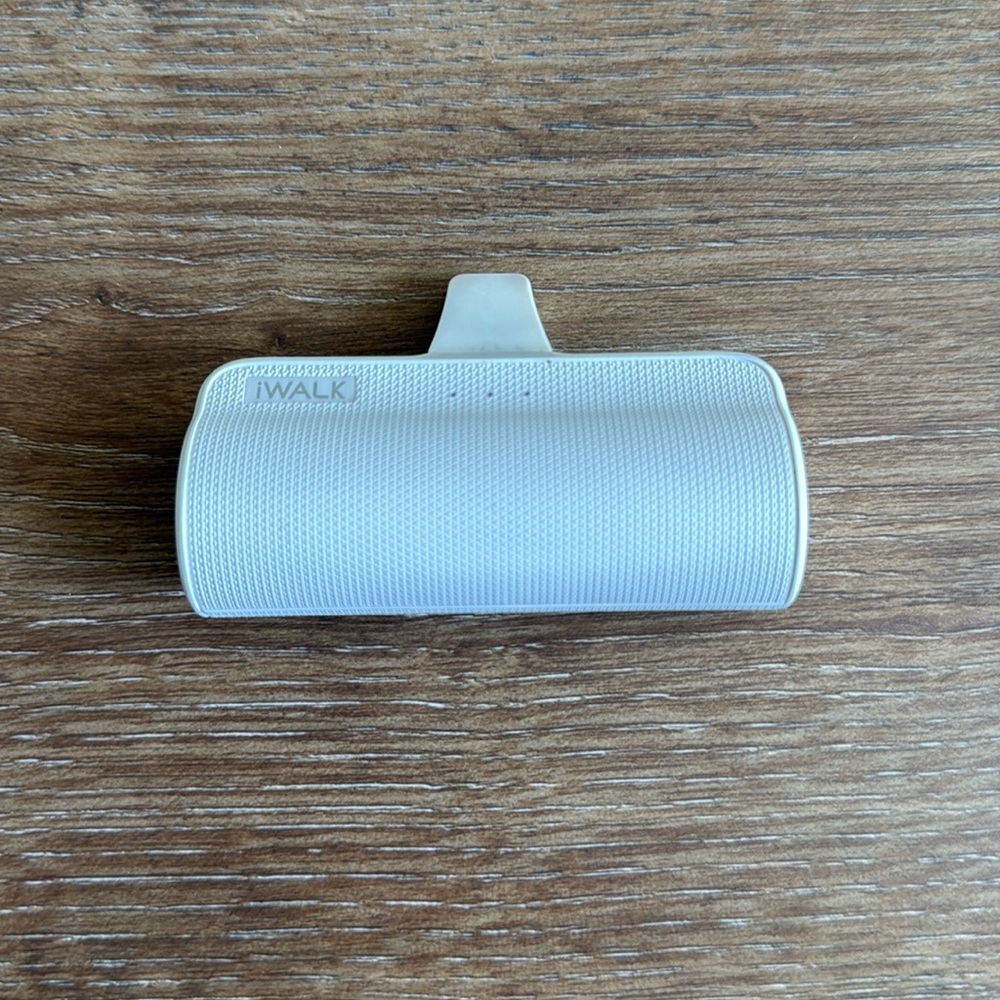iWALK PORTABLE LIGHTING CHARGER-white